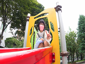 夏休み日焼けあとが残る雪乃ちゃんとごっくんプール教室　サンプル画像03